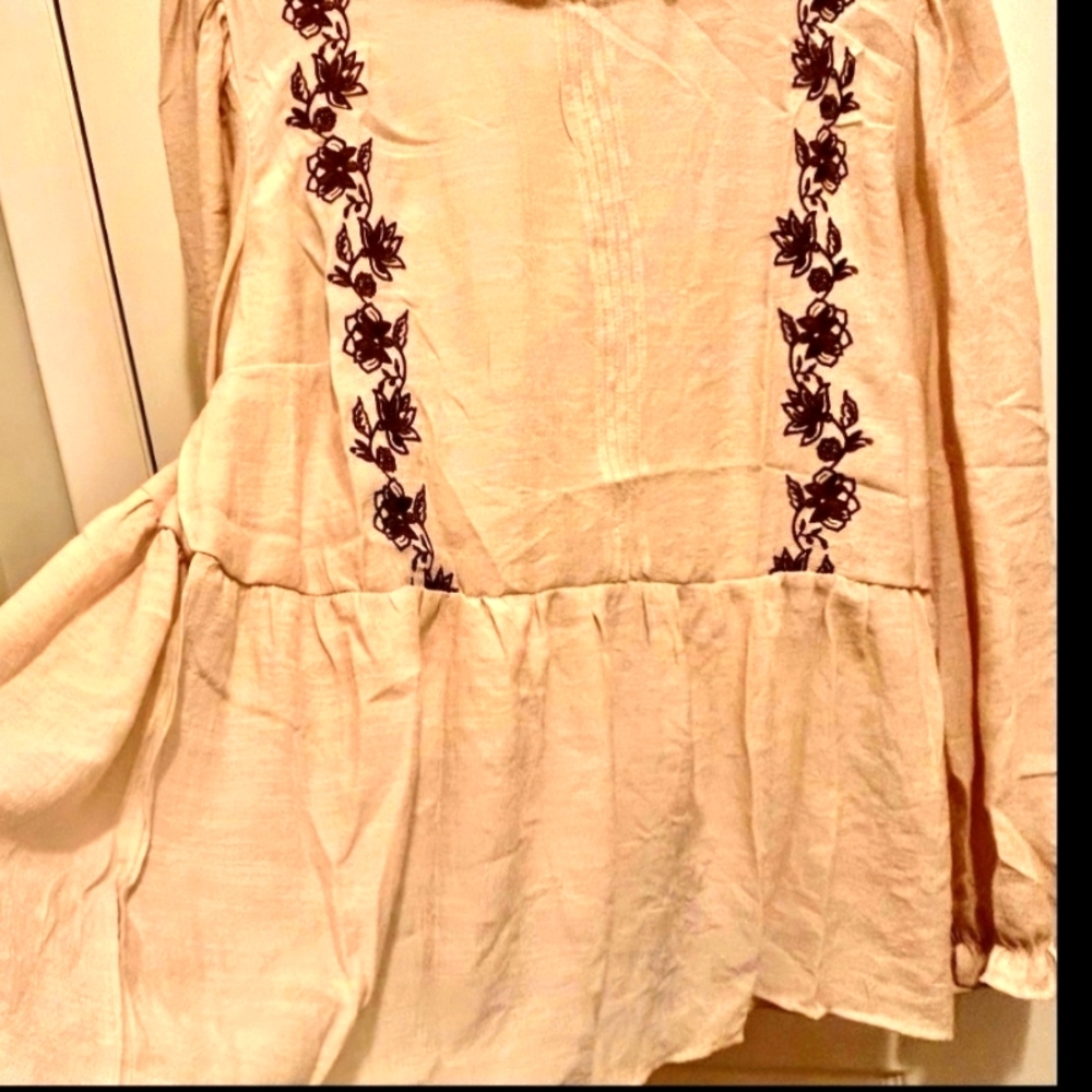 This beautiful embroidered top 1X